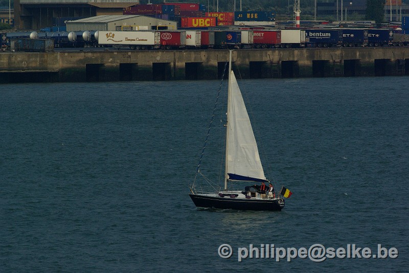 IMGP0974.JPG - Voilier dans le port de Zeebrugge